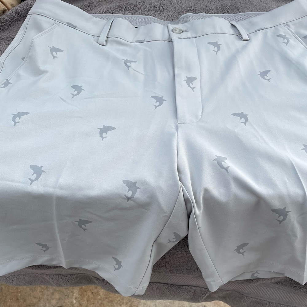 Greg Norman Gray Shark Print Shorts Size 36 New Never Worn